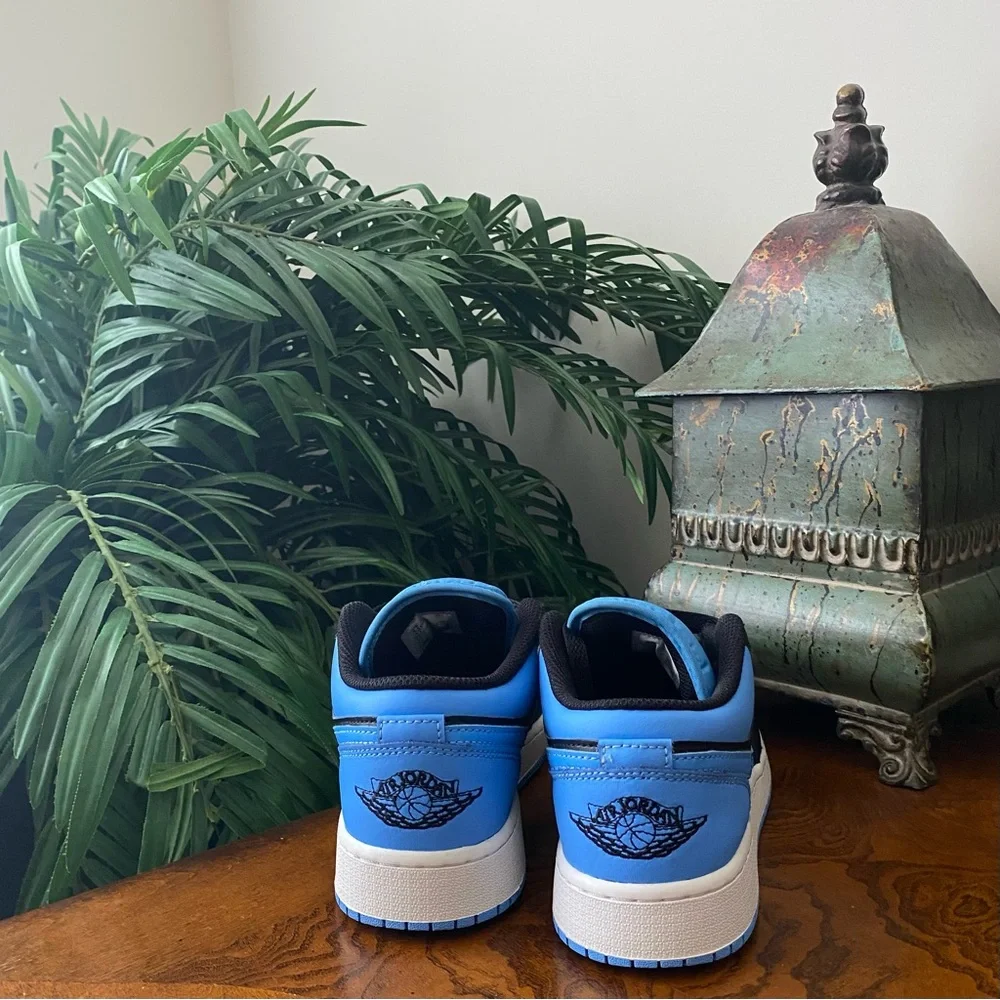 Air Jordan 1 Low GS 'University Blue' Size 5.5Y